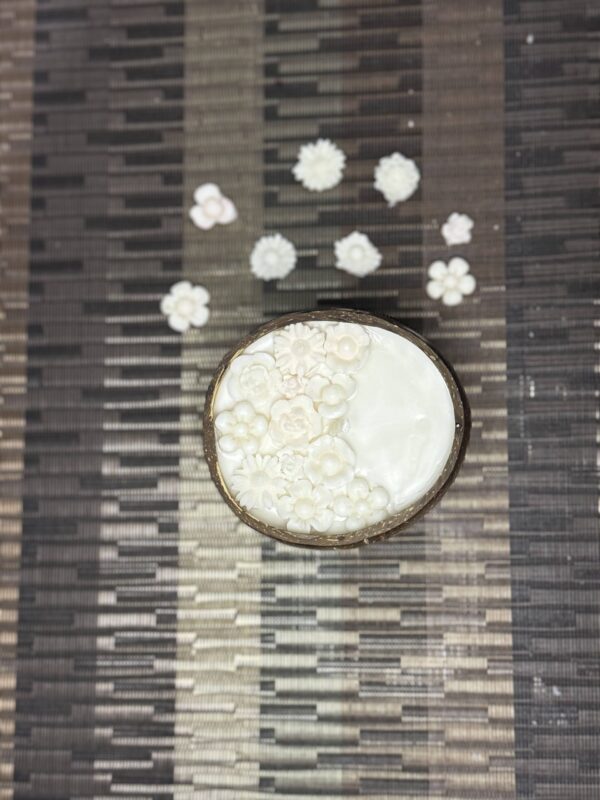 Coconut Shell Candle - Image 4
